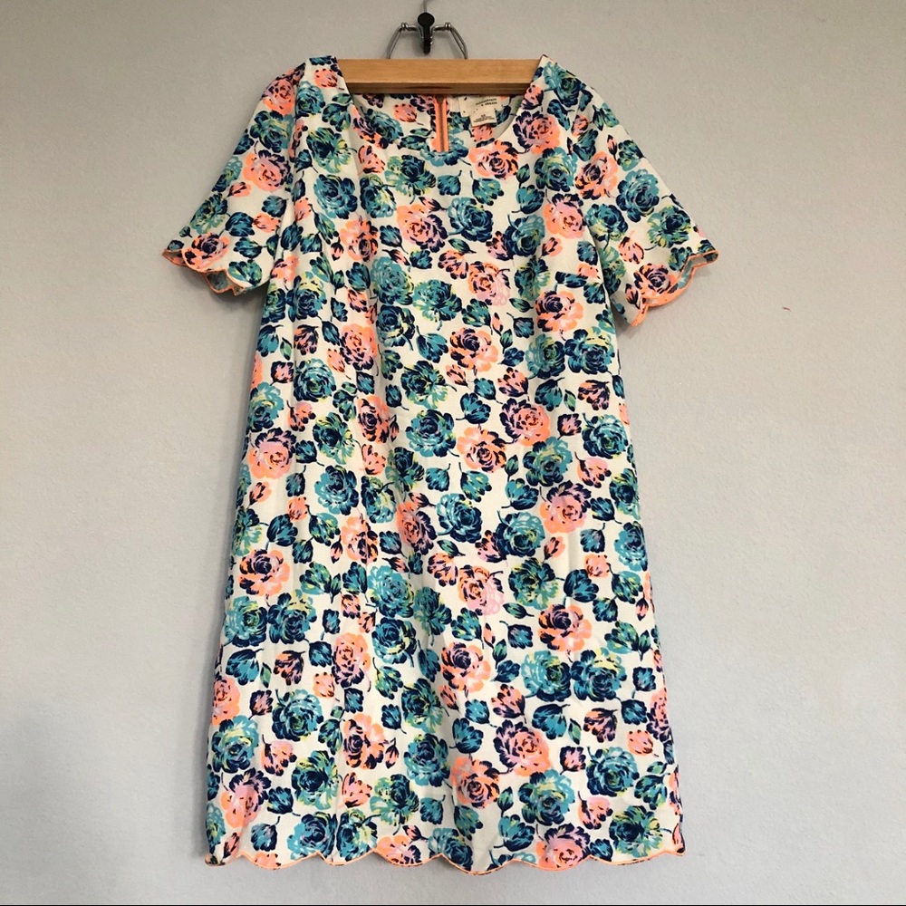 Beautiful scalloped sleeves dress | size XS